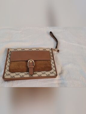 Micheal Kors Wristlet